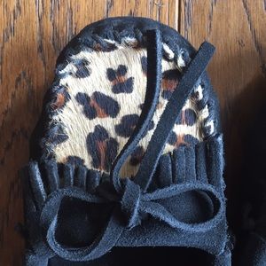 7.5 leopard Minnetonka moccasin